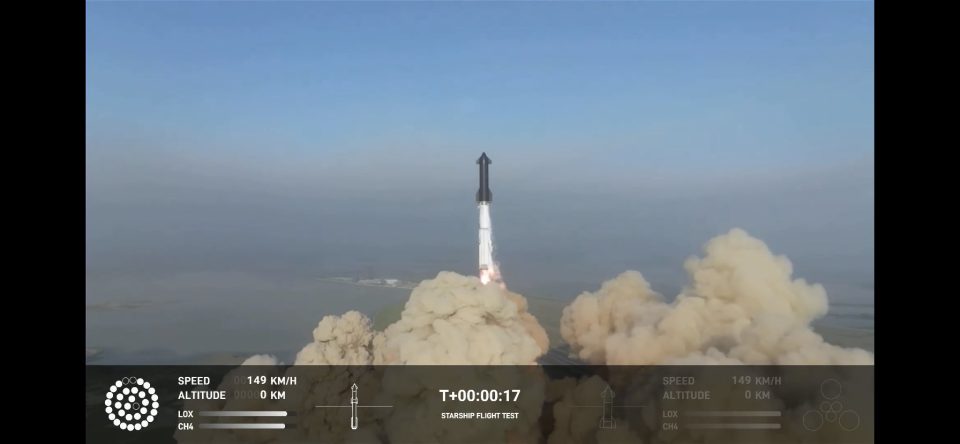 SpaceXs giant Starship rocket fails minutes after launching from Texas