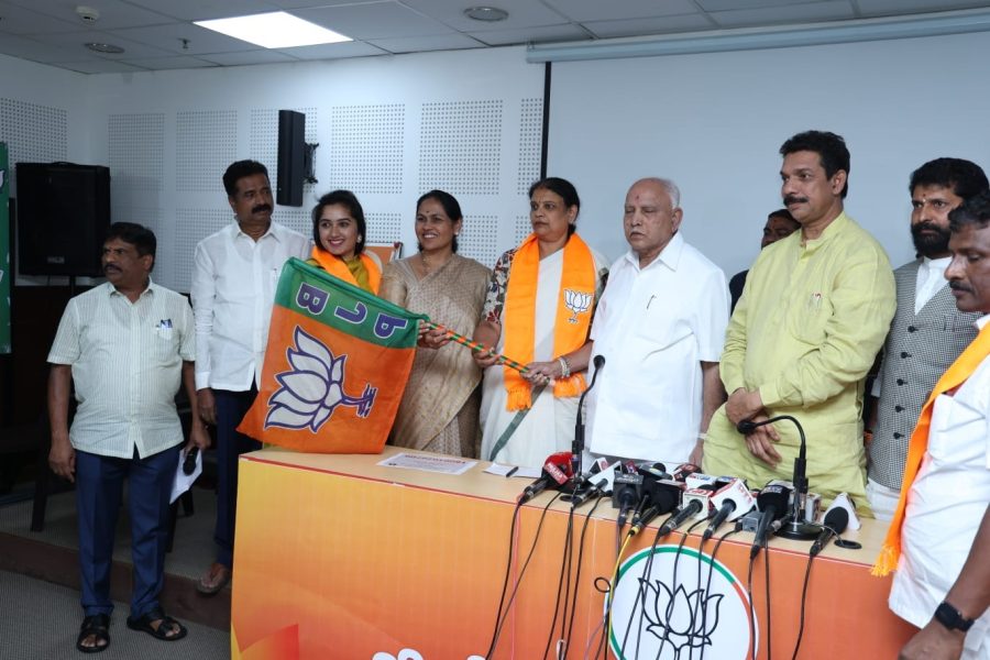 Karnataka polls: Congress veteran Kagodu Thimmappas daughter joins BJP