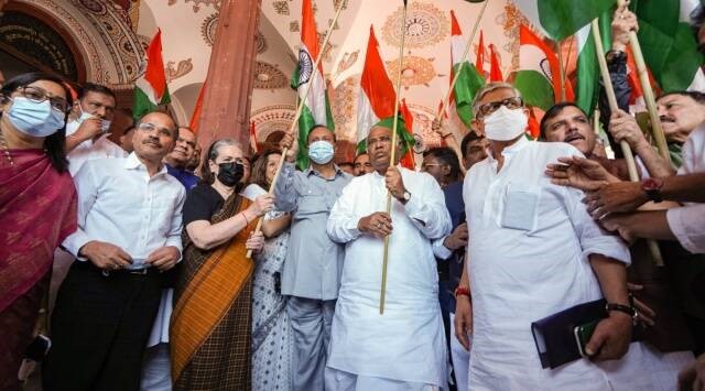 Opposition parties take out Tiranga March