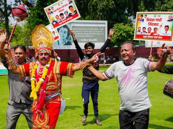 Congress party workers celebrate, Congress victory in Karnataka