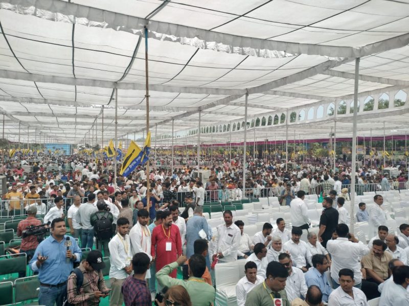 Kejriwal returns to Ramlila Maidan, vows to rid India of dictatorship at AAPs Maha Rally