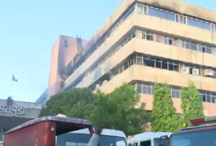 Massive fire breaks out in 6-storey MP govt building in Bhopal, no casualties