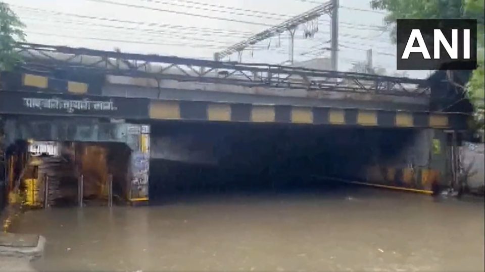 Heavy rains pound Thane, Palghar in Maha; 2 persons swept away in flood waters, many areas inundated