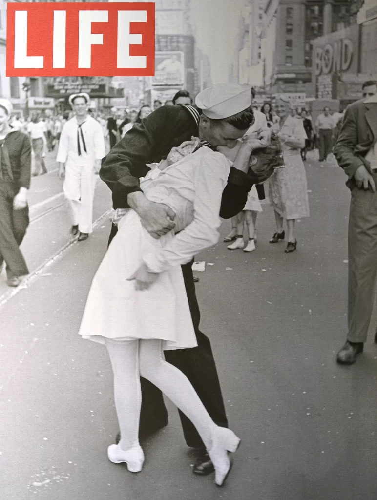 magazinecovers-kissing sailor-life