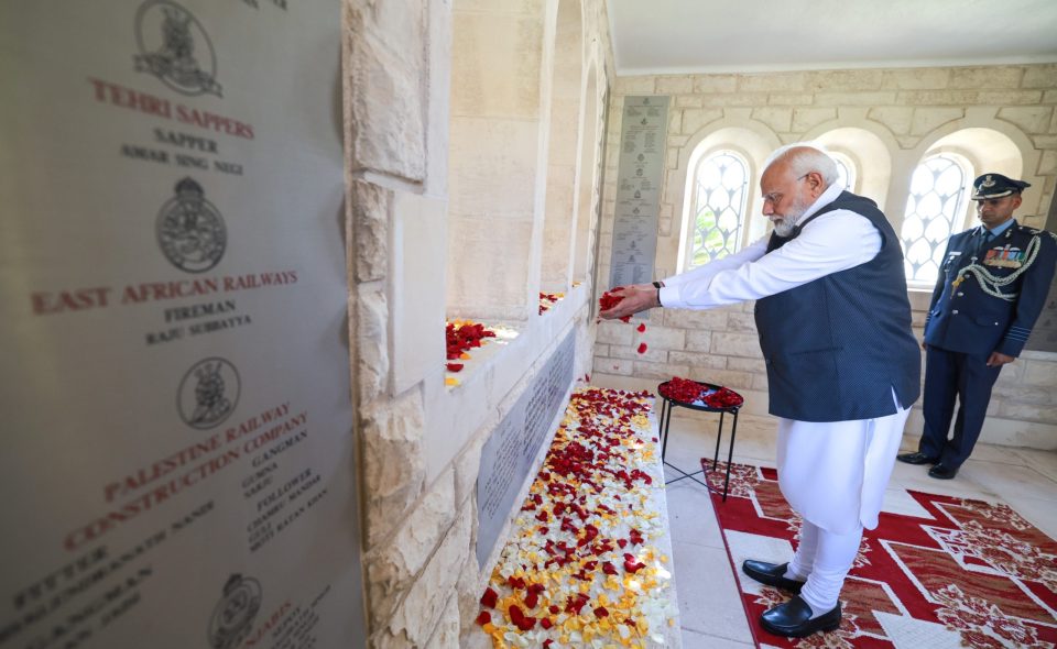 PM Narendra Modi, Heliopolis Commonwealth War Cemetery, Cairo