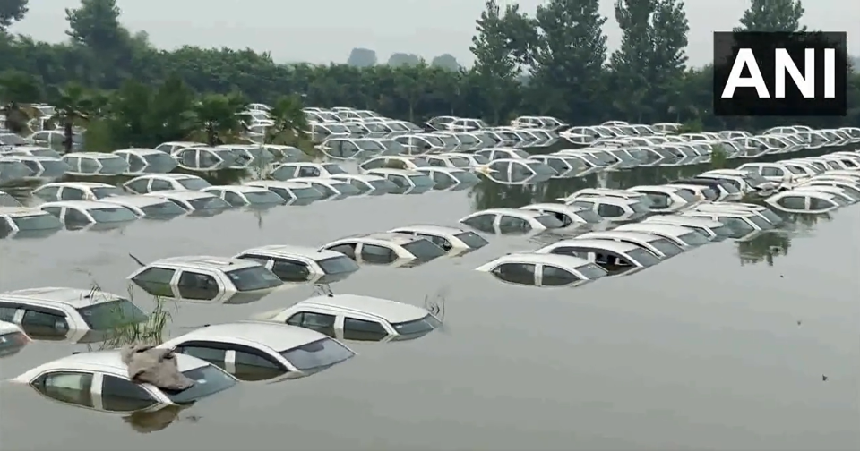 Noida rain flood Ola cars