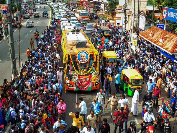 Oommen Chandy, last journey