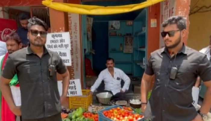 bouncers for tomatoes, vegetable vendor, Varanasi