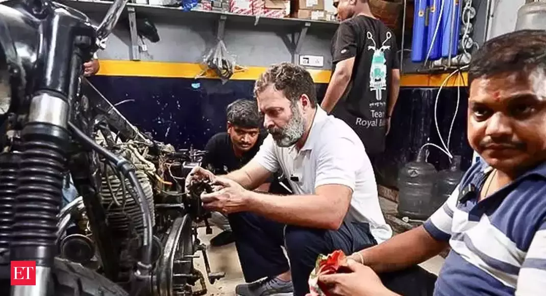 Rahul meets the men who keep the wheels of Bharat moving, bats for empowering them