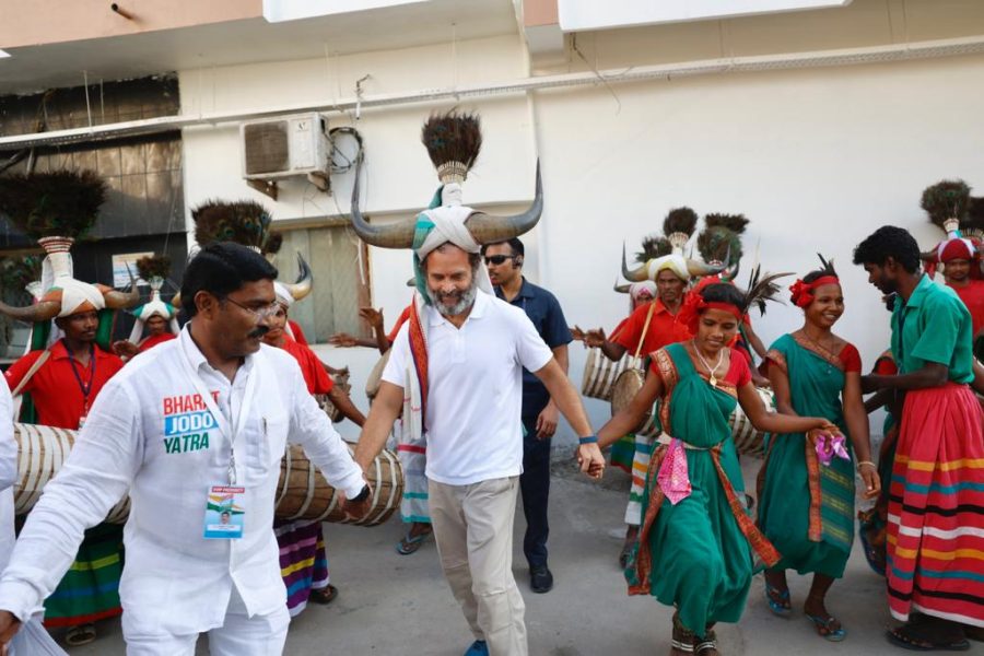 Rahul Gandhi, tribal headgear, dance
