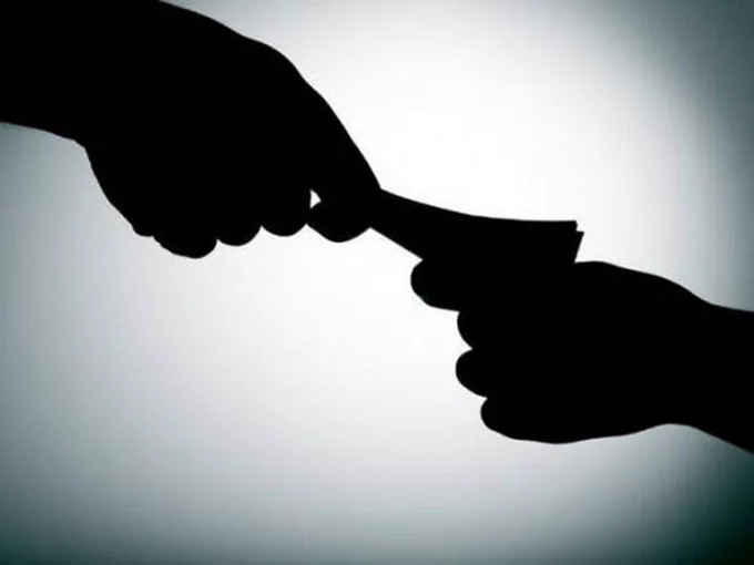 Karnataka cops held in Kerala for accepting bribe from cheating case accused