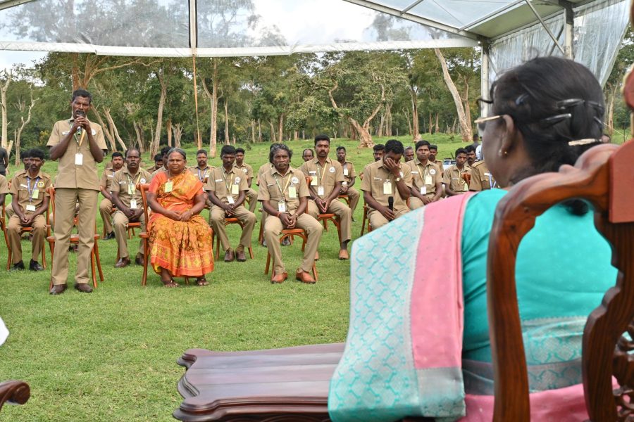 TN: President Murmu interacts with Bomman, Bellie at Theppakadu elephant camp