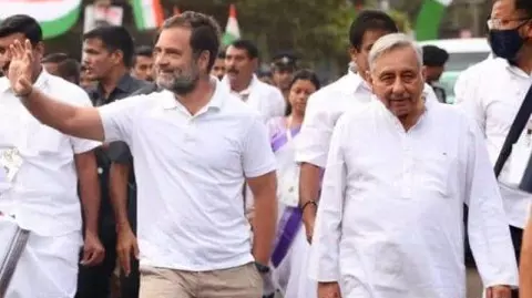 Mani Shankar Aiyar and Rahul Gandhi Mani Shankar Aiyar and Rahul Gandhi