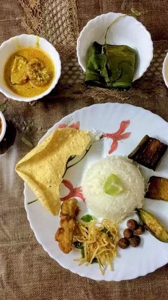 Tomato prices keep food inflation high in August