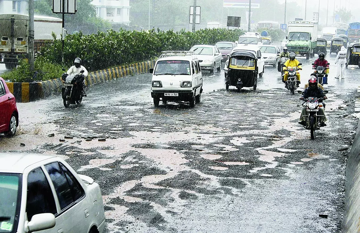 Bombay HC pulls up Maharashtra govt, civic bodies over poor roads