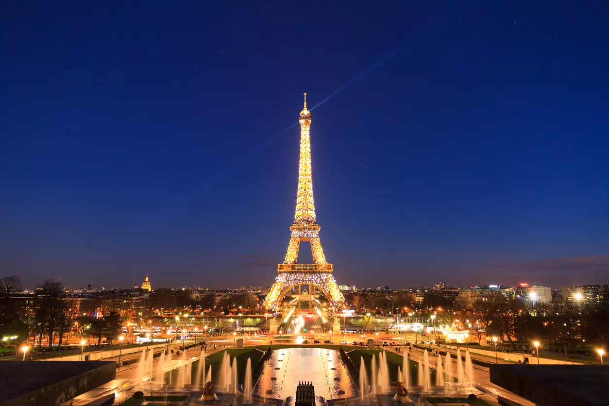 Mission impossible: Drunk American tourists manage to spend a night inside Eiffel Tower