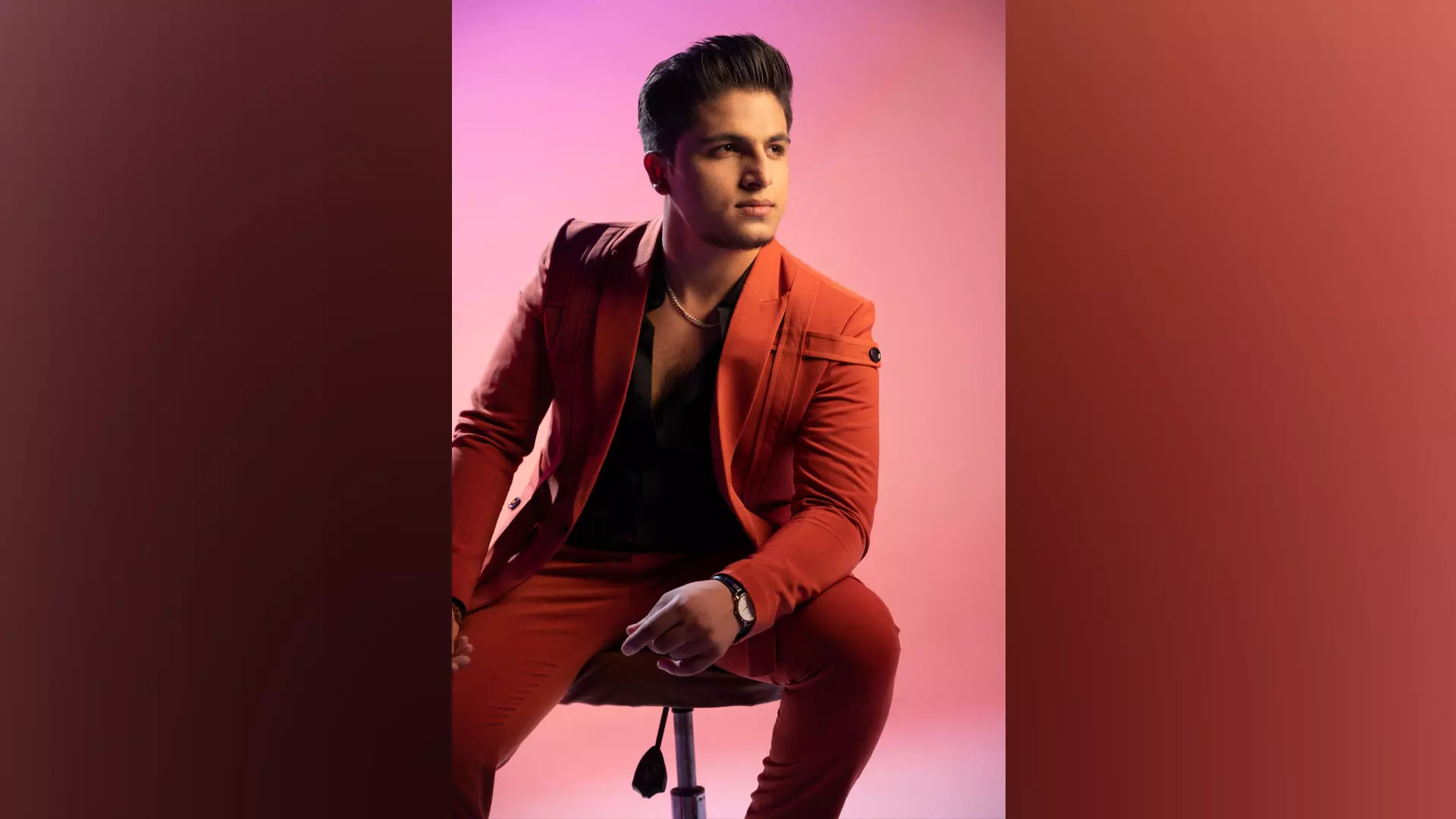 Sameer Walizada’s journey as a professional playback singer and live performer traces back to high school, where his passion for singing ignited a flame. 