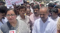 Cauvery dispute: BJP stages protest against Karnataka govt for releasing water to TN