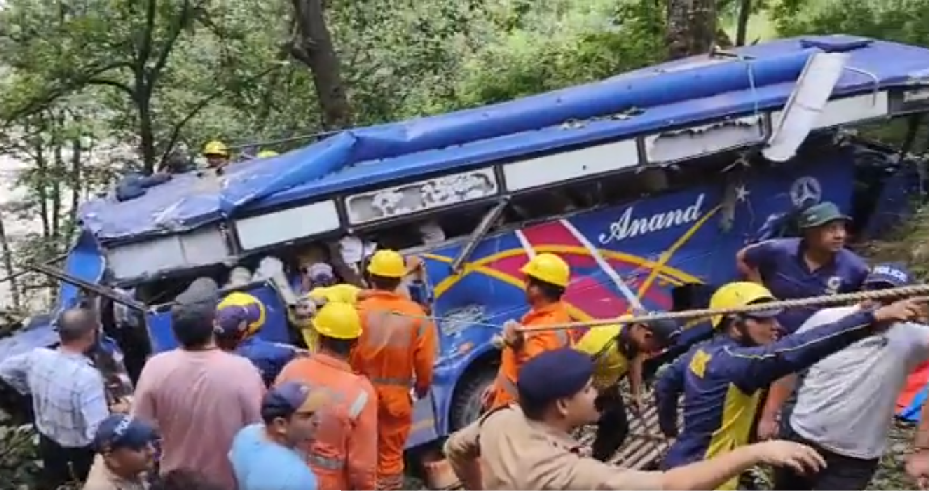 7 killed as bus carrying Gujarati pilgrims plunges into gorge in ...