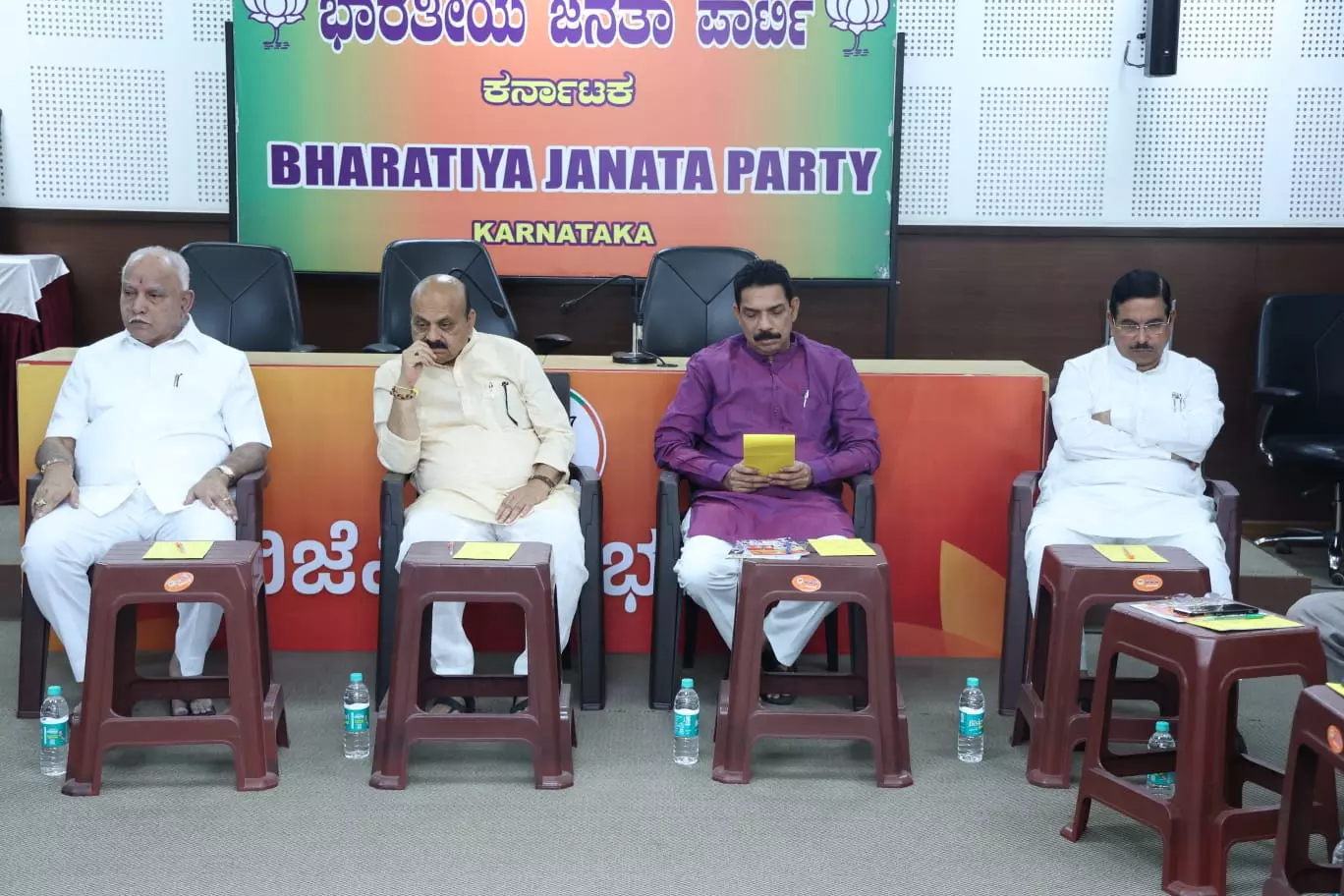 Karnataka ghar wapsi: Yediyurappas efforts in vain? 25 BJP leaders may switch to Congress