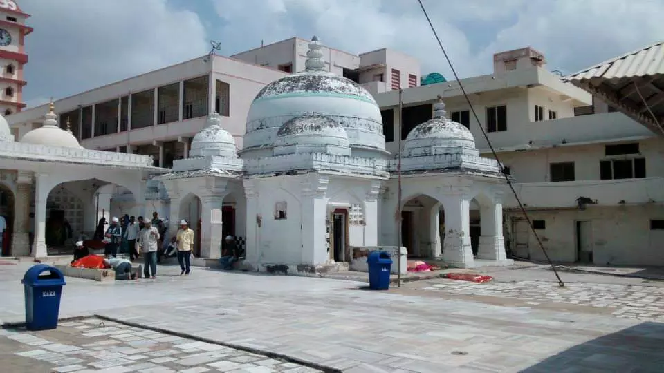 Tilak on Sufi saint, Hindu posters: How an Ahmedabad dargah is getting saffronised