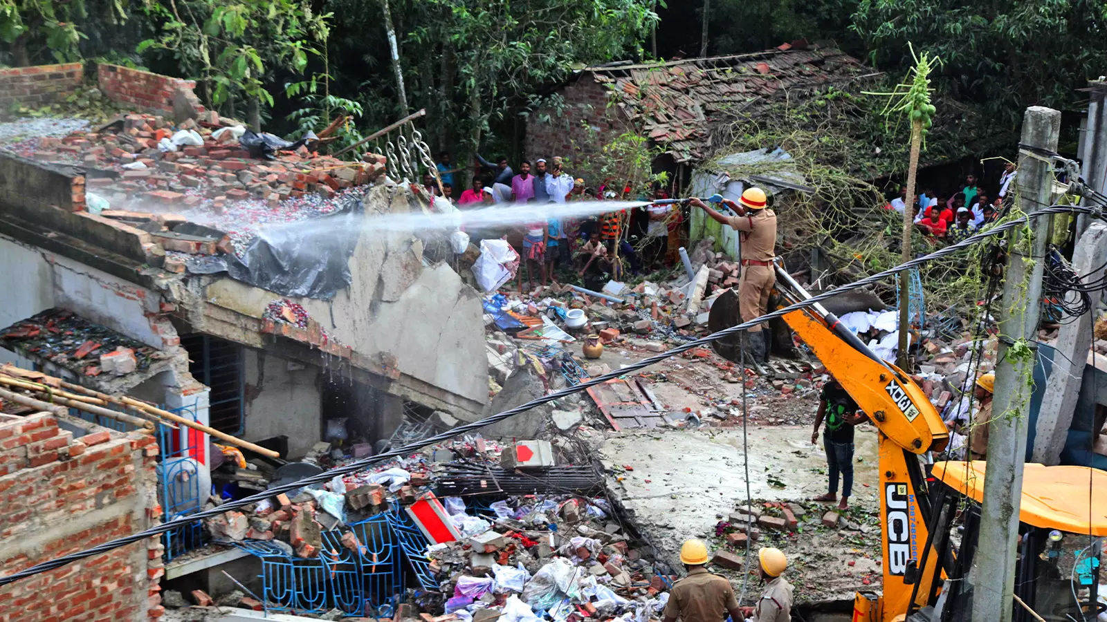 Job crisis to politics of violence: What is helping the boom in Bengal’s firecracker industry