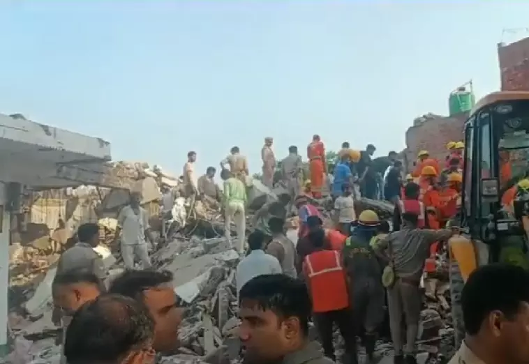 UP: 2 dead as building collapses in Barabanki, 3 feared trapped