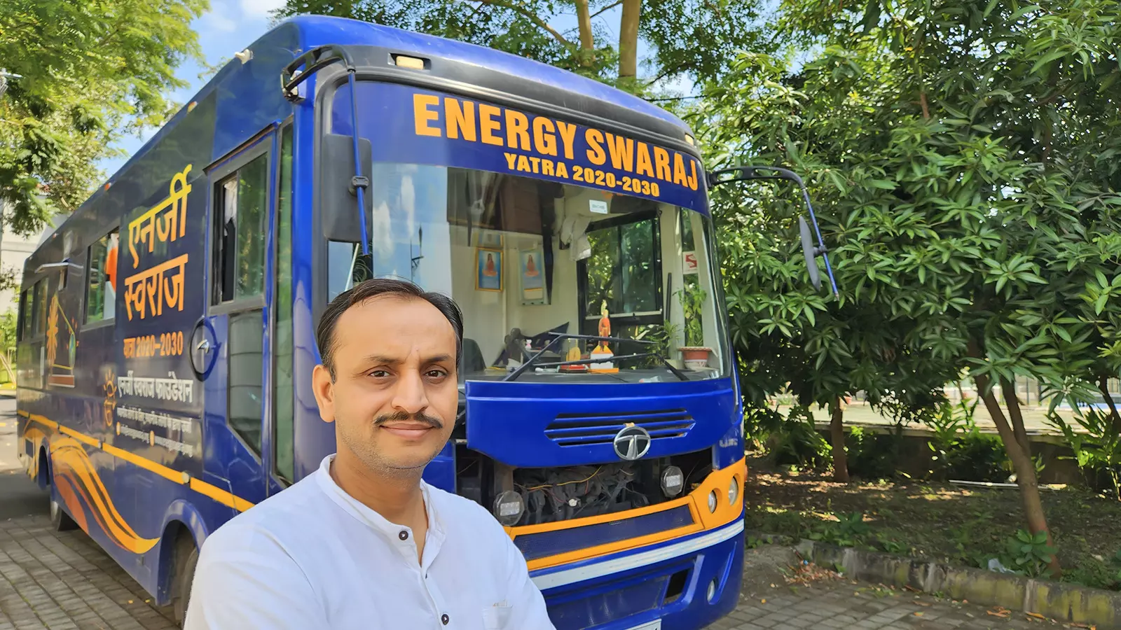 Chetan Solanki’s 11-year-long yatra aims to bring energy literacy to over 100 crore and encourage over one crore families to switch completely to solar energy.