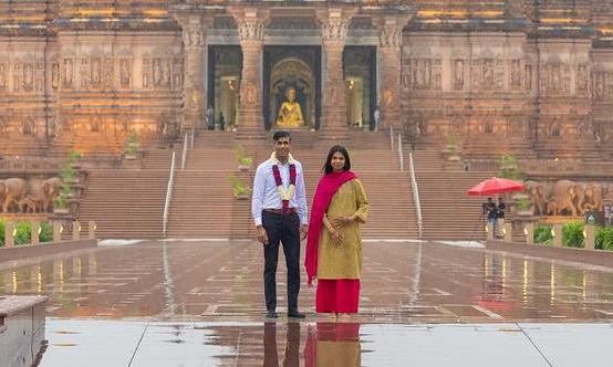 Akshata Murty gatecrashes 'best friend' Rishi Sunak's speech, shares ...