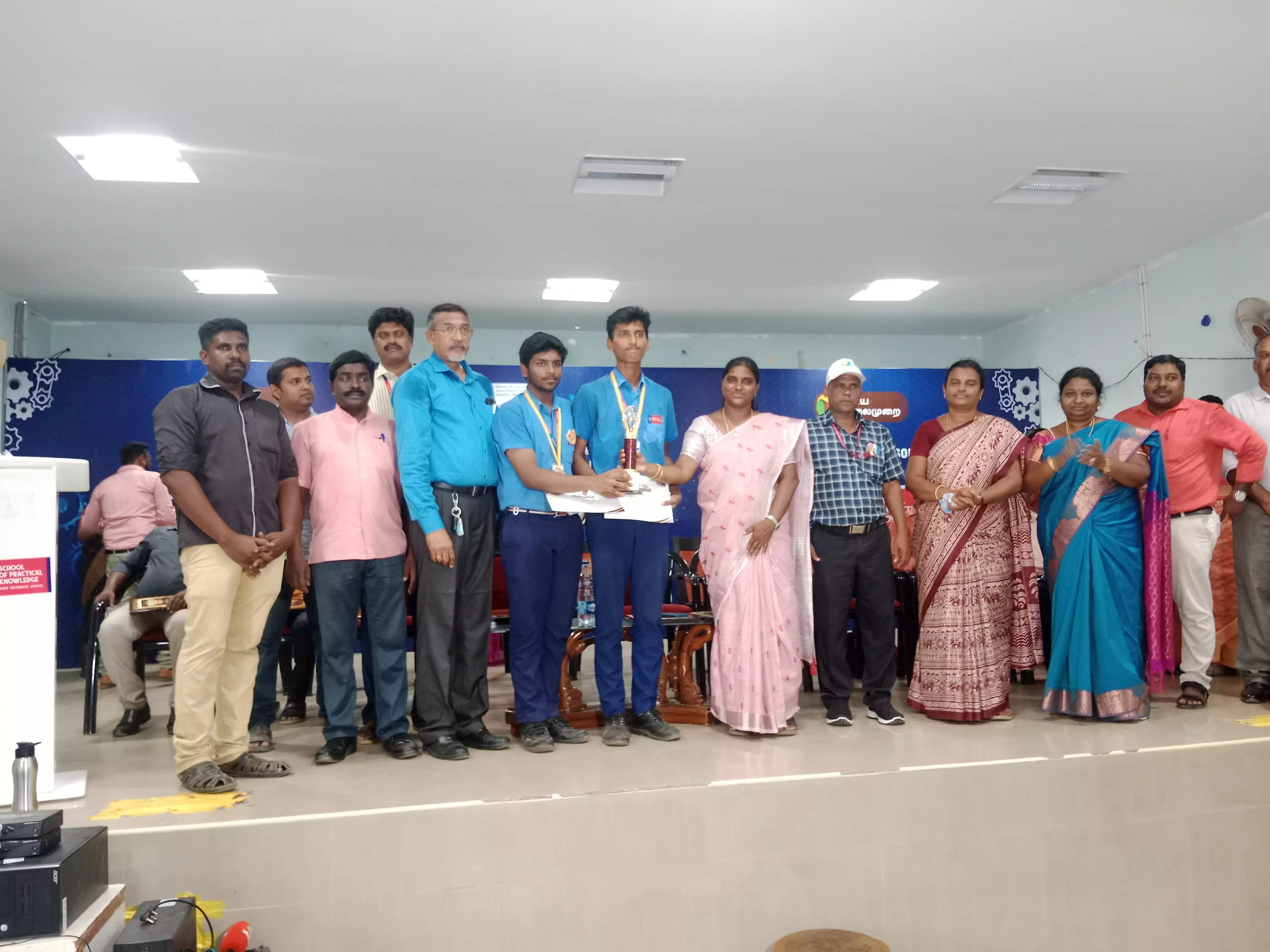 Winners of Cuddalore edition of Veettukku Oru Vignani