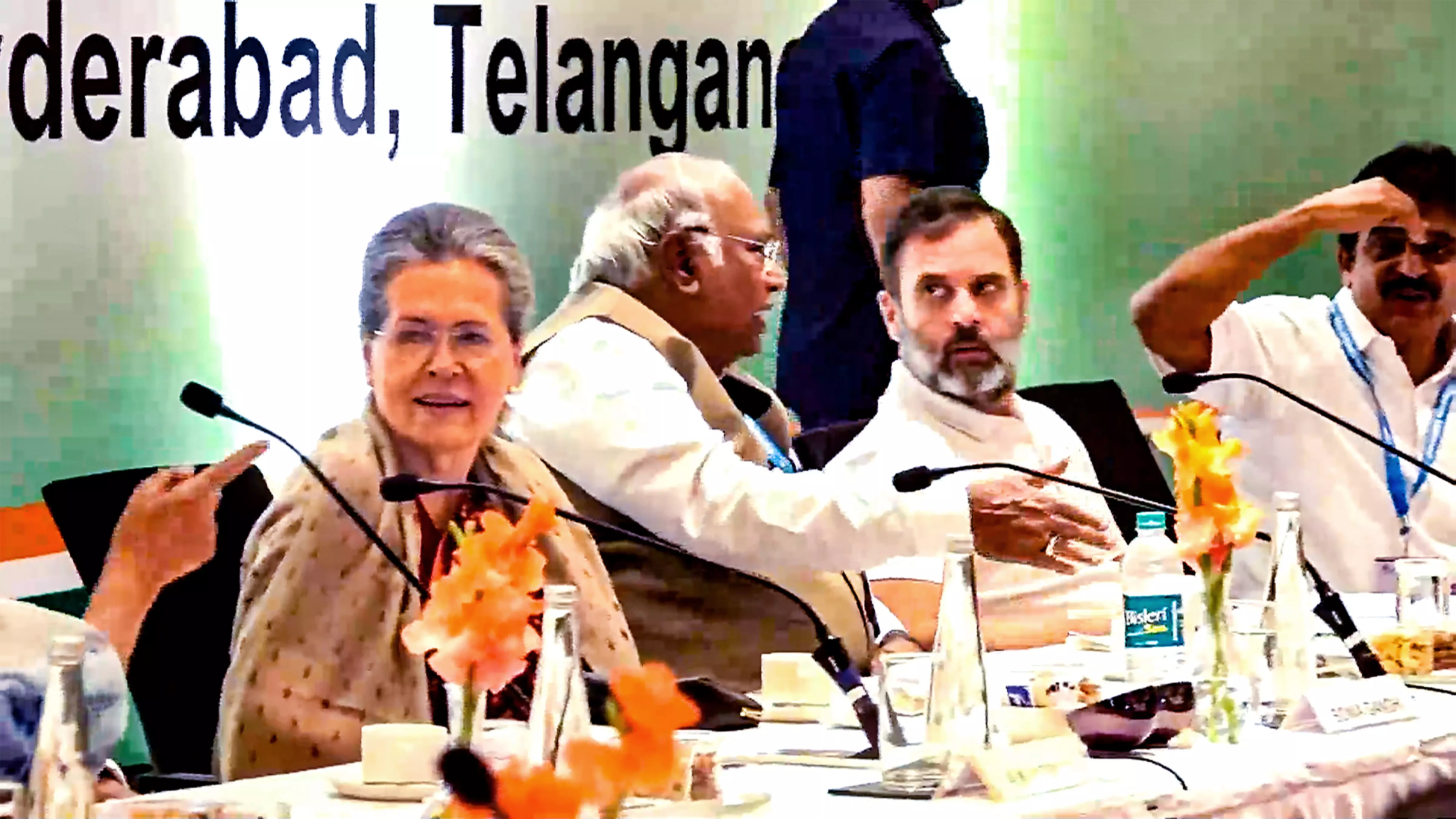 Congress top brass deliberates on poll strategy on Day 2 of CWC meeting