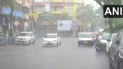 Heavy rain dampens Puja shopping in Kolkata, puts clay artisans in a fix