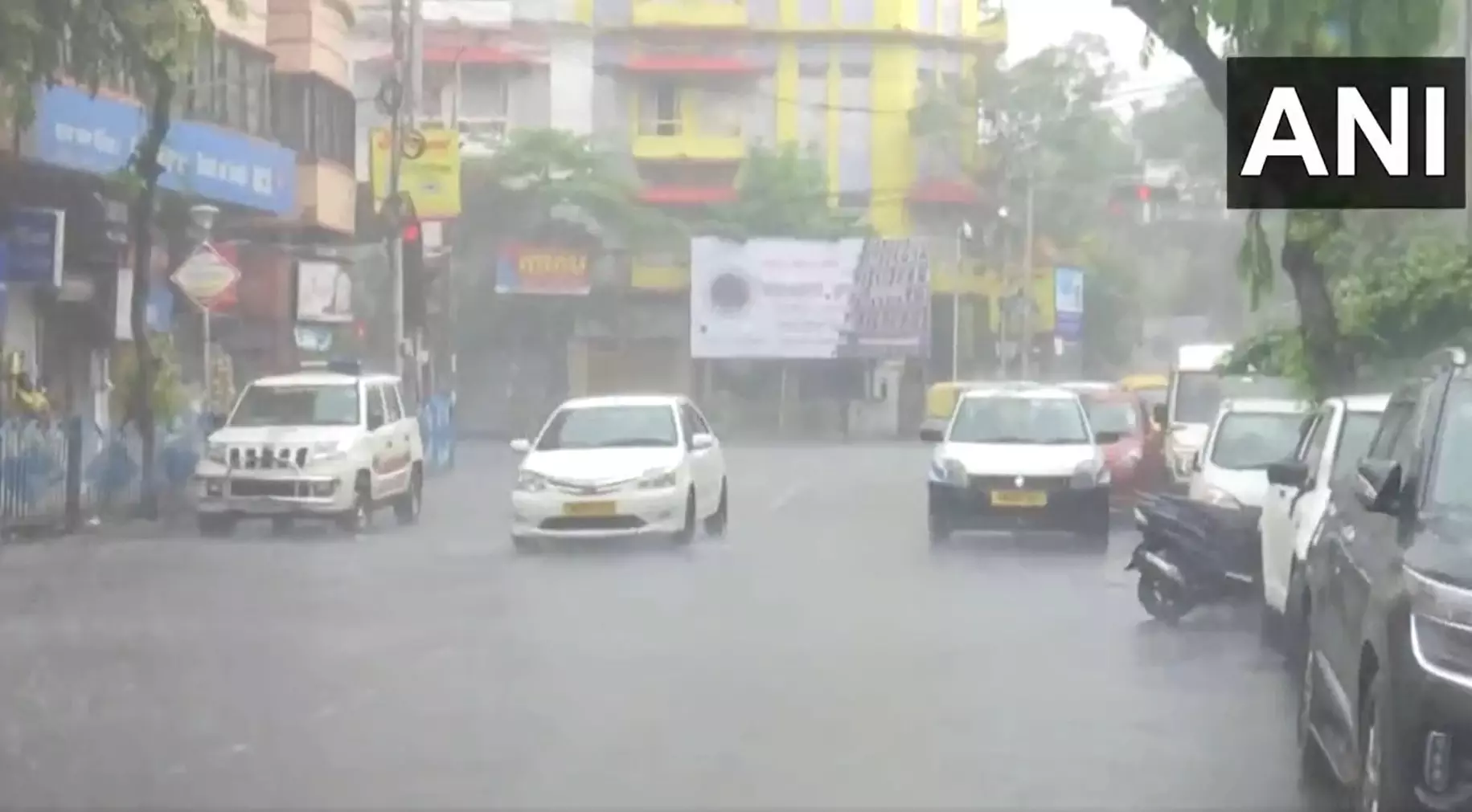 Heavy rain dampens Puja shopping in Kolkata, puts clay artisans in a fix