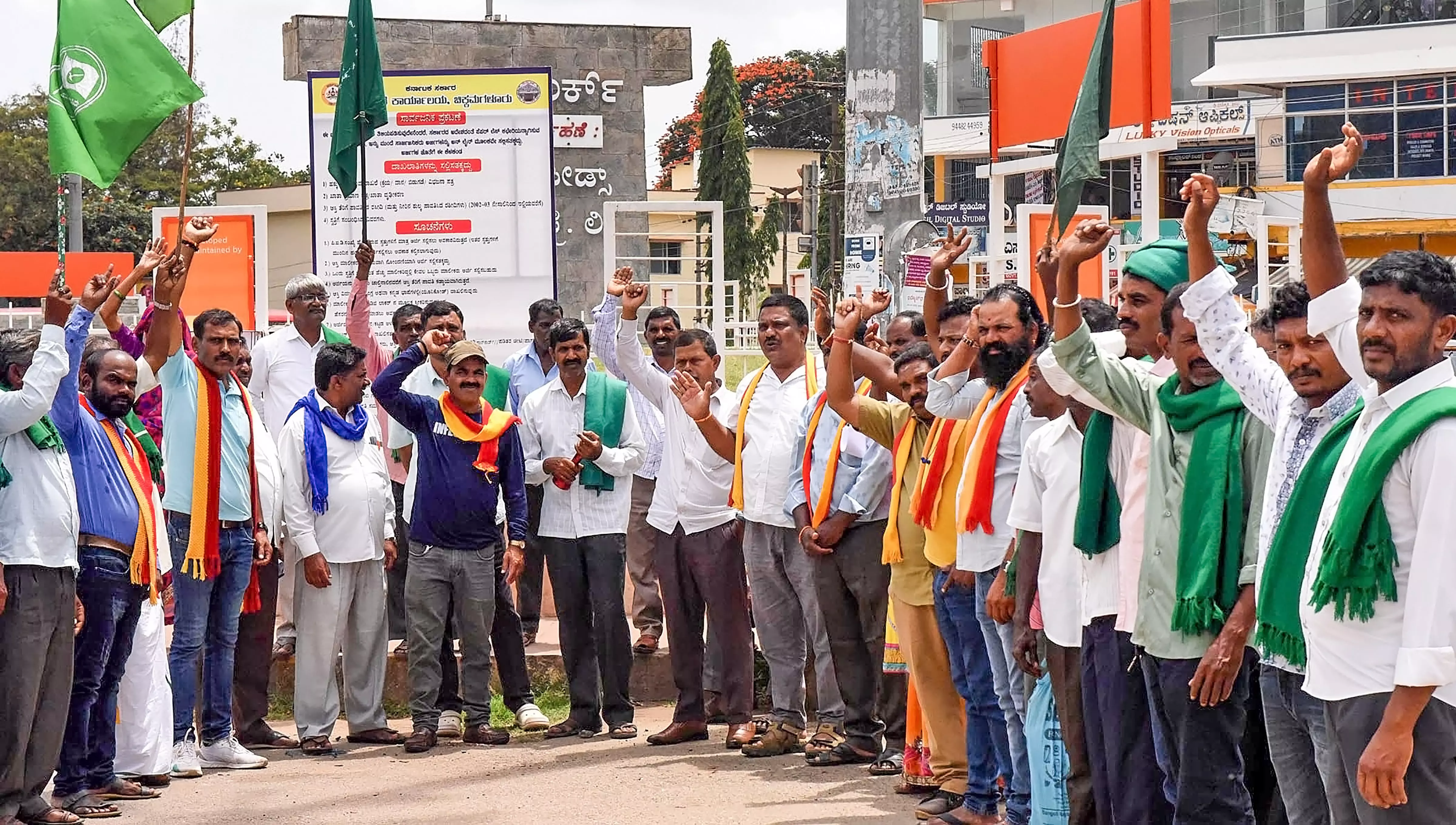 Cauvery water protest, Cauvery water dispute, Karnataka
