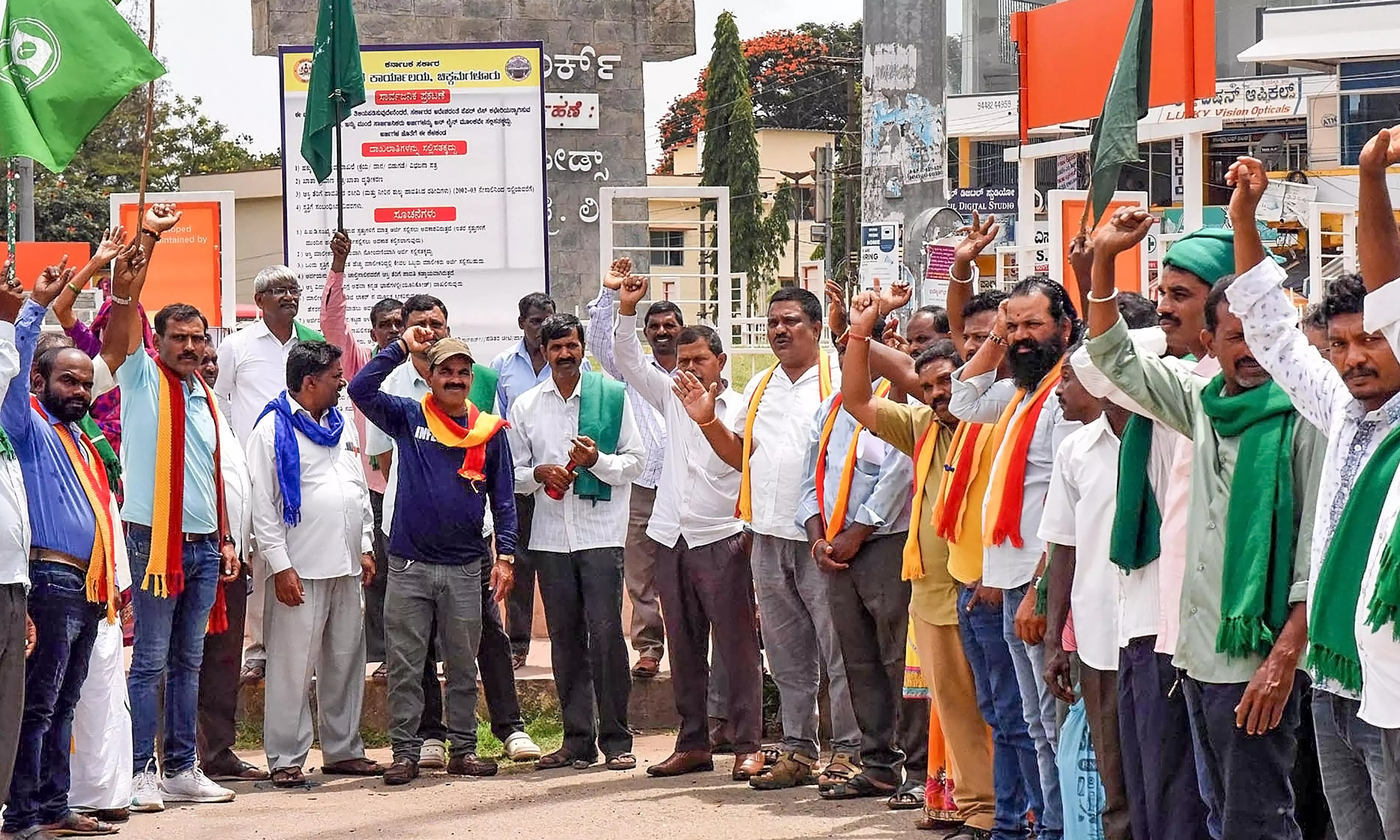 Bandh against Cauvery water release to TN evokes partial response in Bengaluru