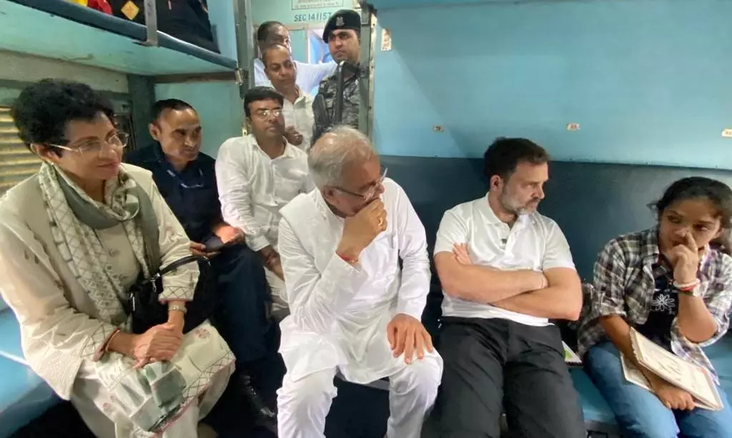 Rahul Gandhi takes train ride, fast-tracks Congress campaign in Chhattisgarh