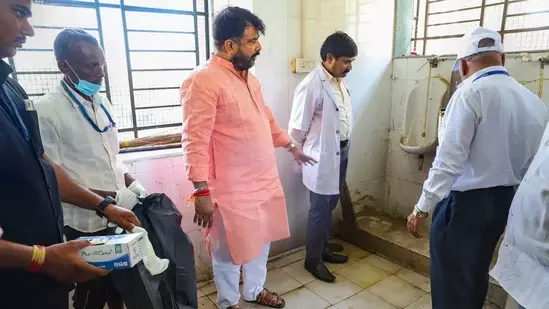 Shiv Sena MP Hemant Patil faces case for making Nanded hospital dean clean toilet