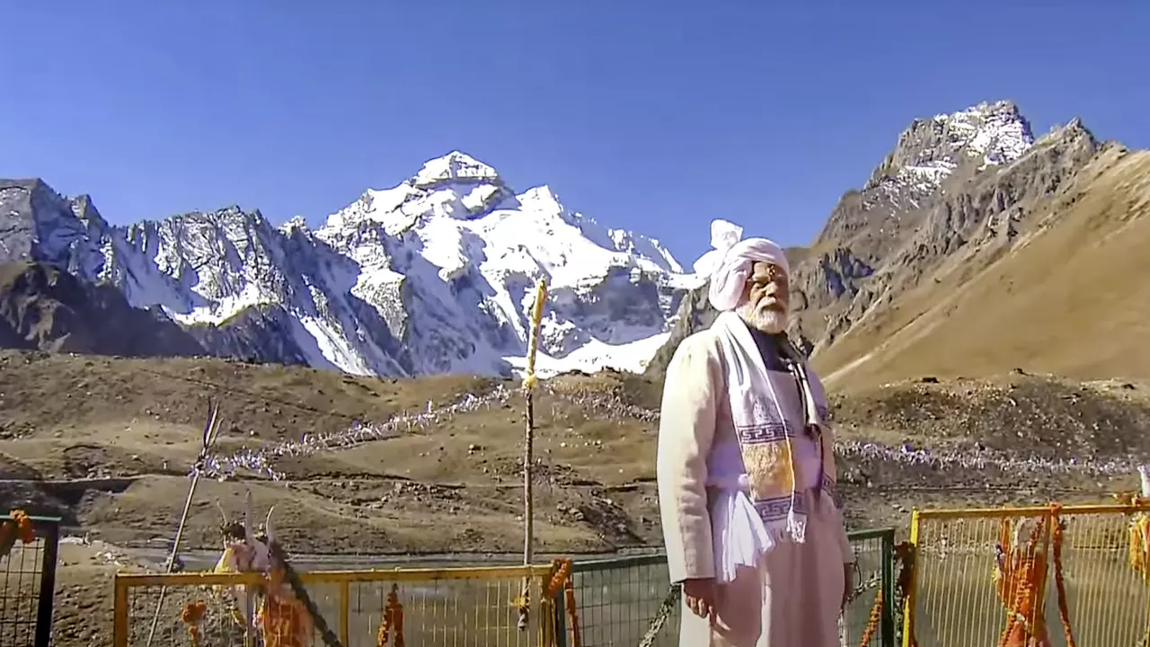 PM Modi arrives in Uttarakhand to inaugurate development projects PM Modi arrives in Uttarakhand to inaugurate development projects