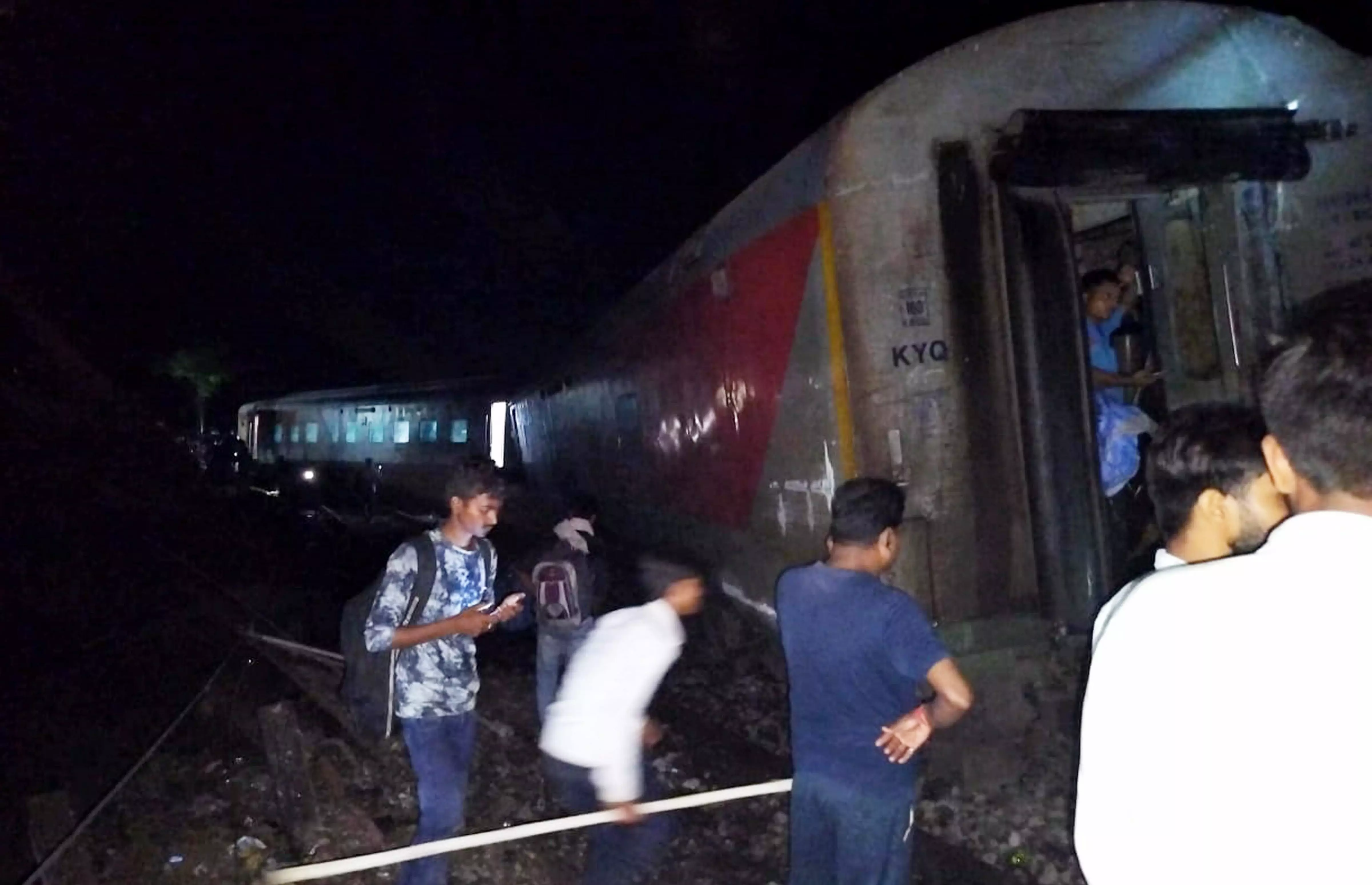 4 dead, 70 injured as Delhi-Kamakhya North East Express derails near Bihars Buxar