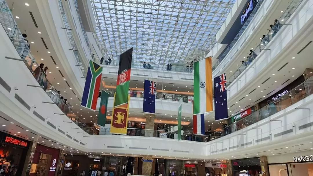 Lulu Mall, Kochi, Kerala, Pakistan flag