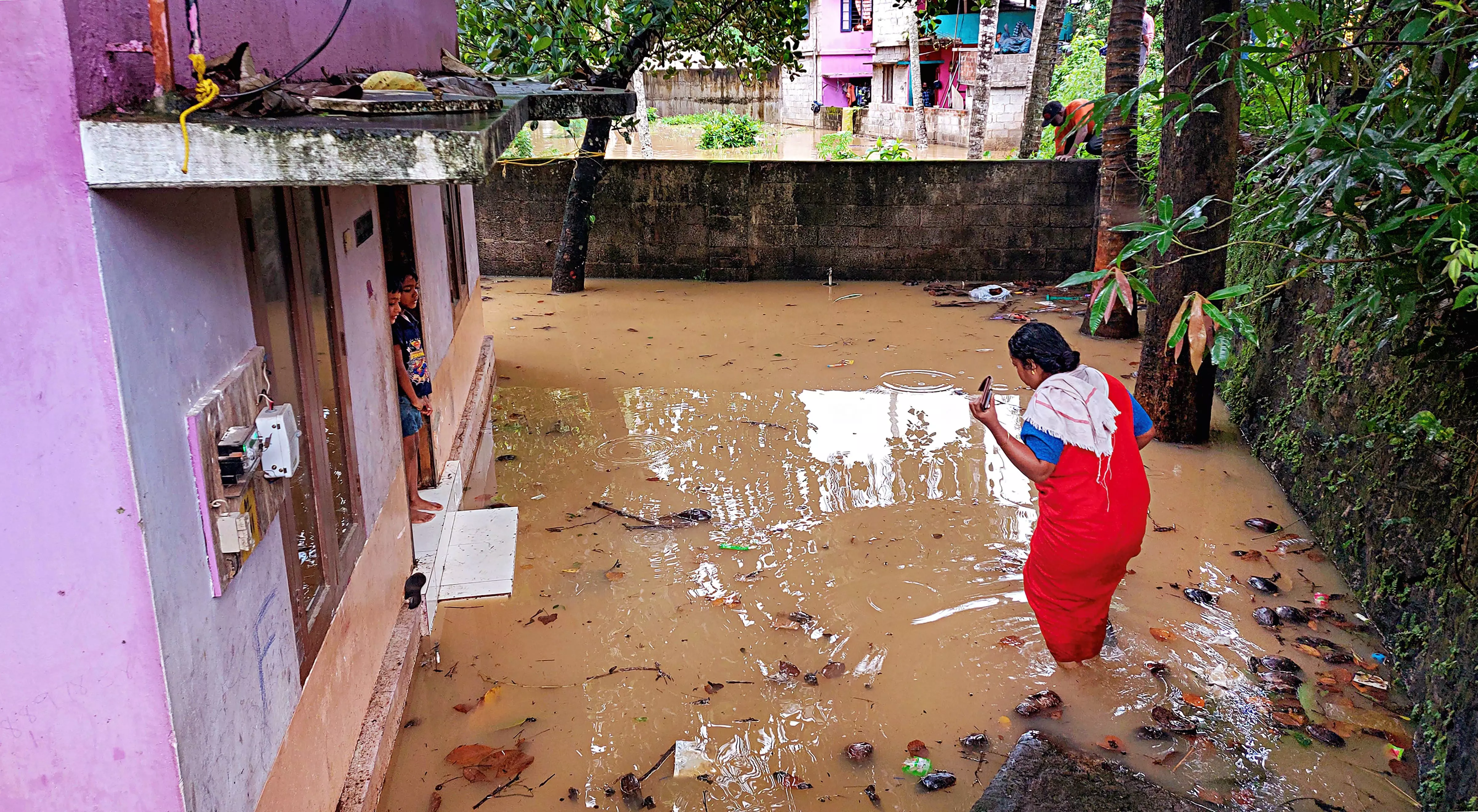Orange alert in 4 districts as heavy rains lash Kerala; parts of Thiruvananthapuram flooded