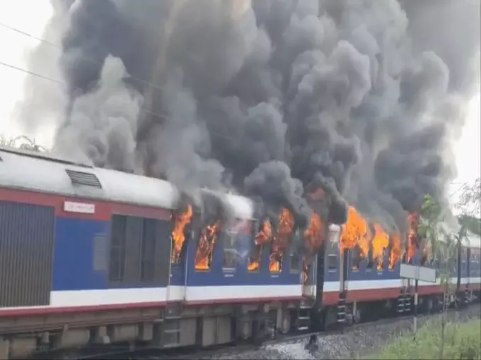 Fire in passengers train in Ahmednagar district; no casualties