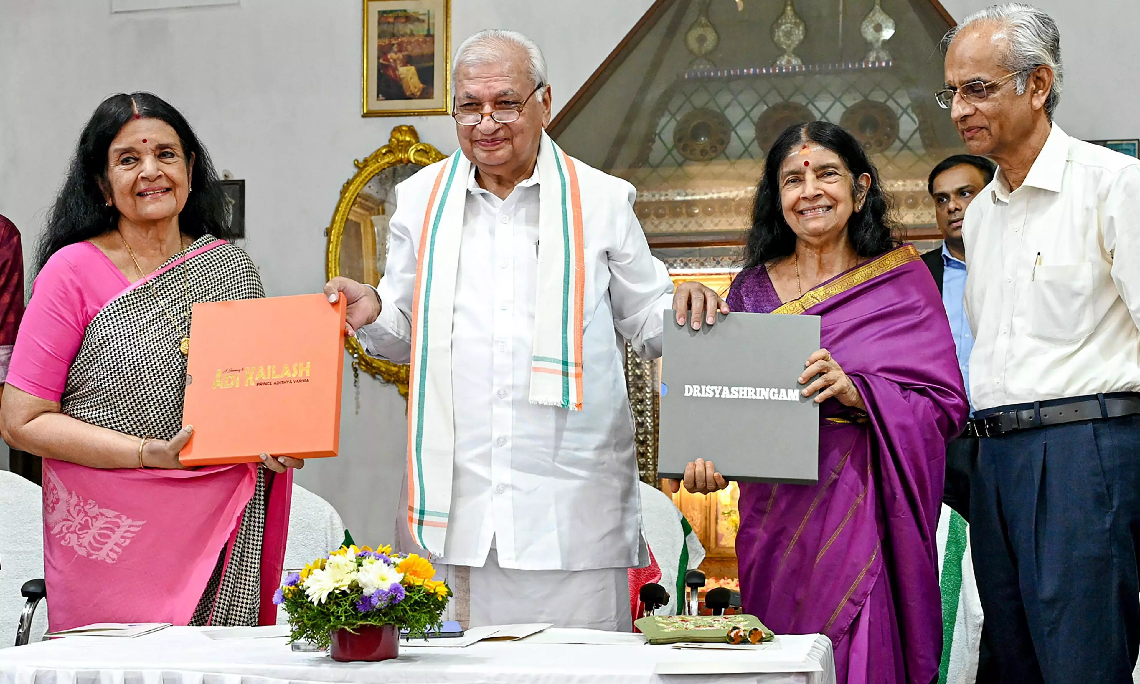 Kerala governor backs Bharat; says India name given by others