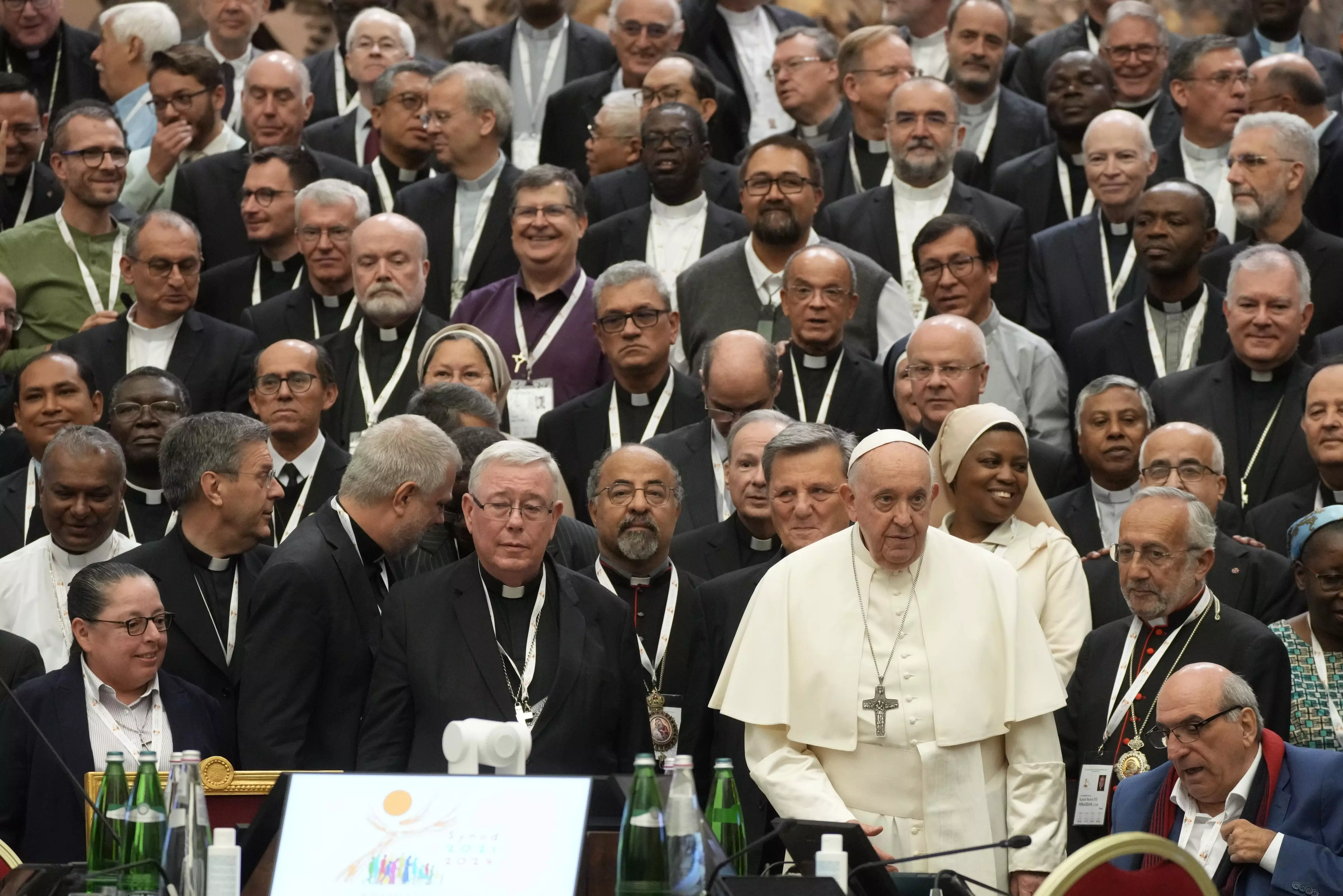 Popes meeting on Church future says its urgent to guarantee governance roles for women