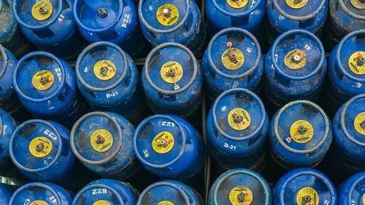 Commercial LPG cylinder, cost, New Delhi