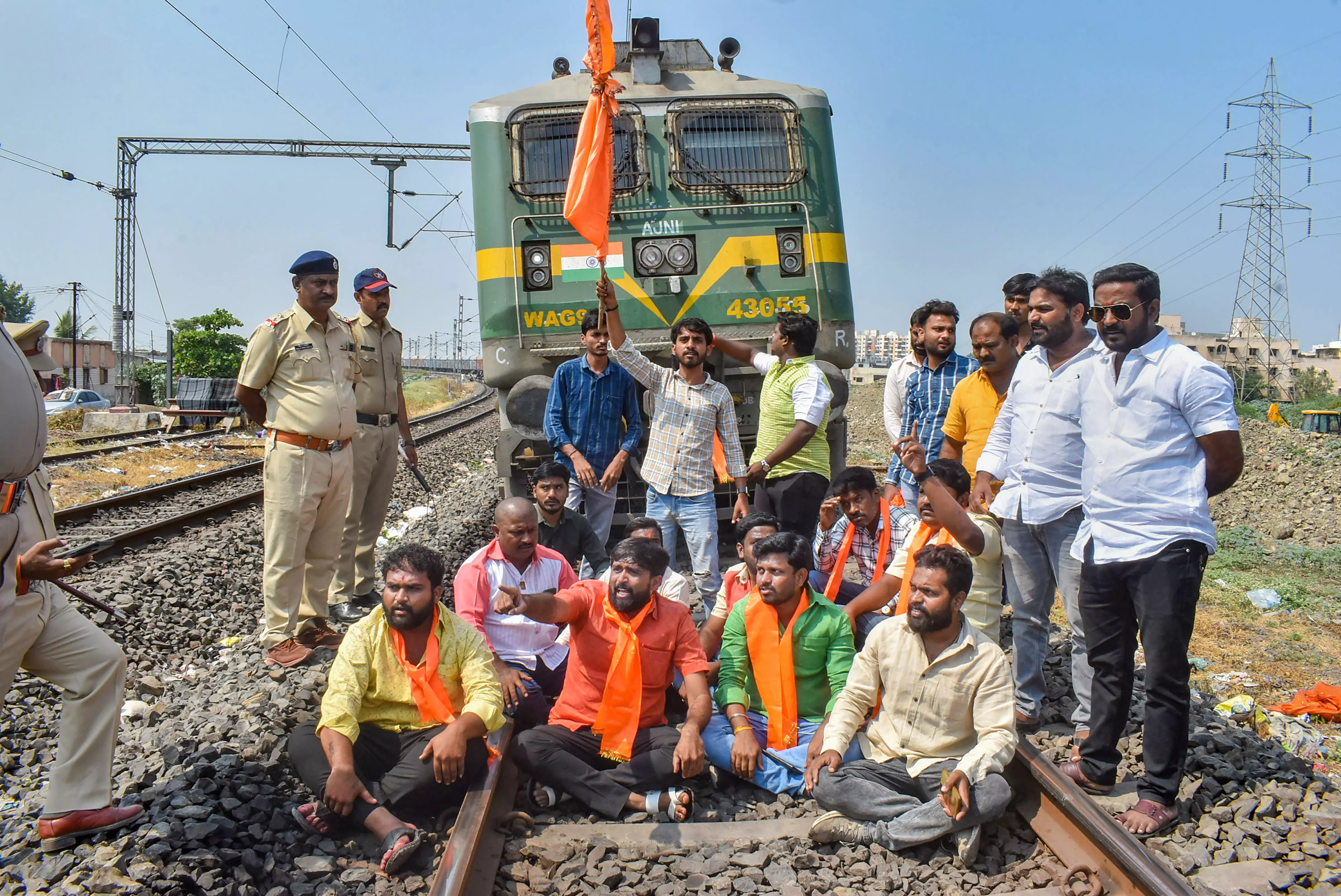 Maharashtra, Maratha quota stir, activists stop train