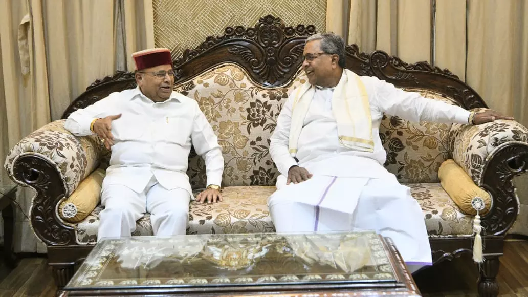 Karnataka CM Siddaramaiah with Karnataka Governor Thawar Chand Gehlot.