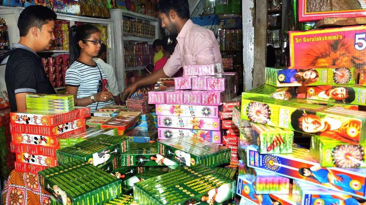 Cyber criminals on the prowl with bogus offers on firecrackers: TN Police