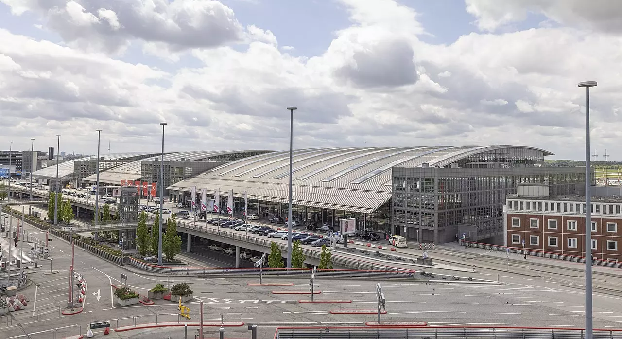 Man in Hamburg airport hostage drama used rental car, had no weapons permit