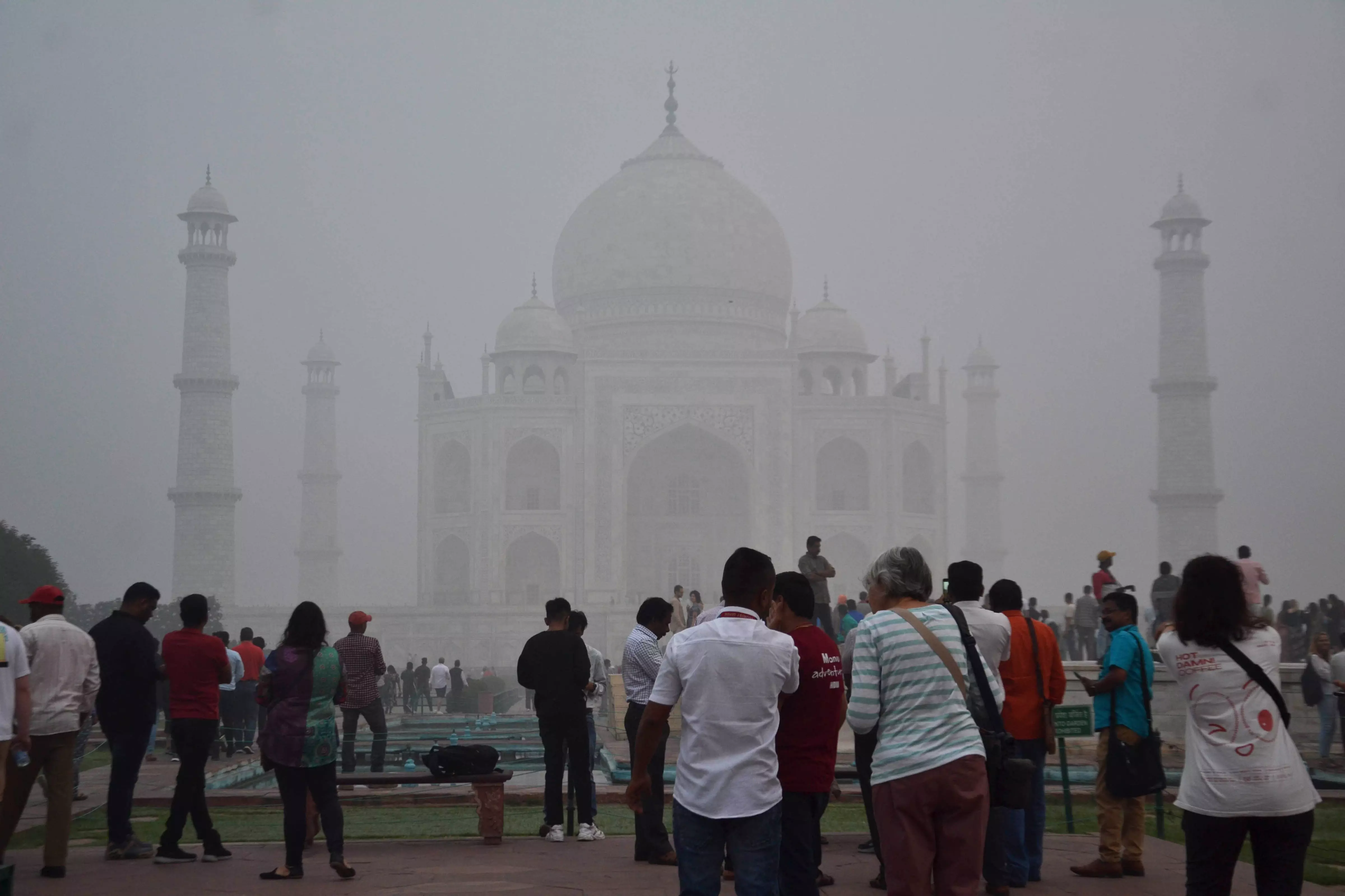 Taj Mahal, Agra, Smog